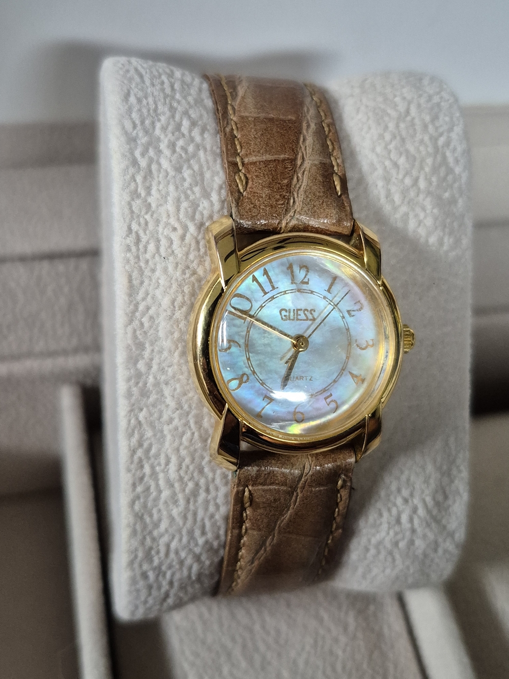Vintage 1988 Guess Ladies Quartz Watch Mother of Pearl Dial Gold Tone Leather